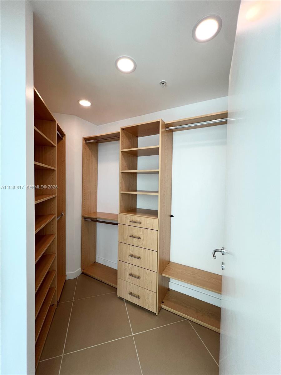 300 S Biscayne Blvd #L-814, Miami FL 33131