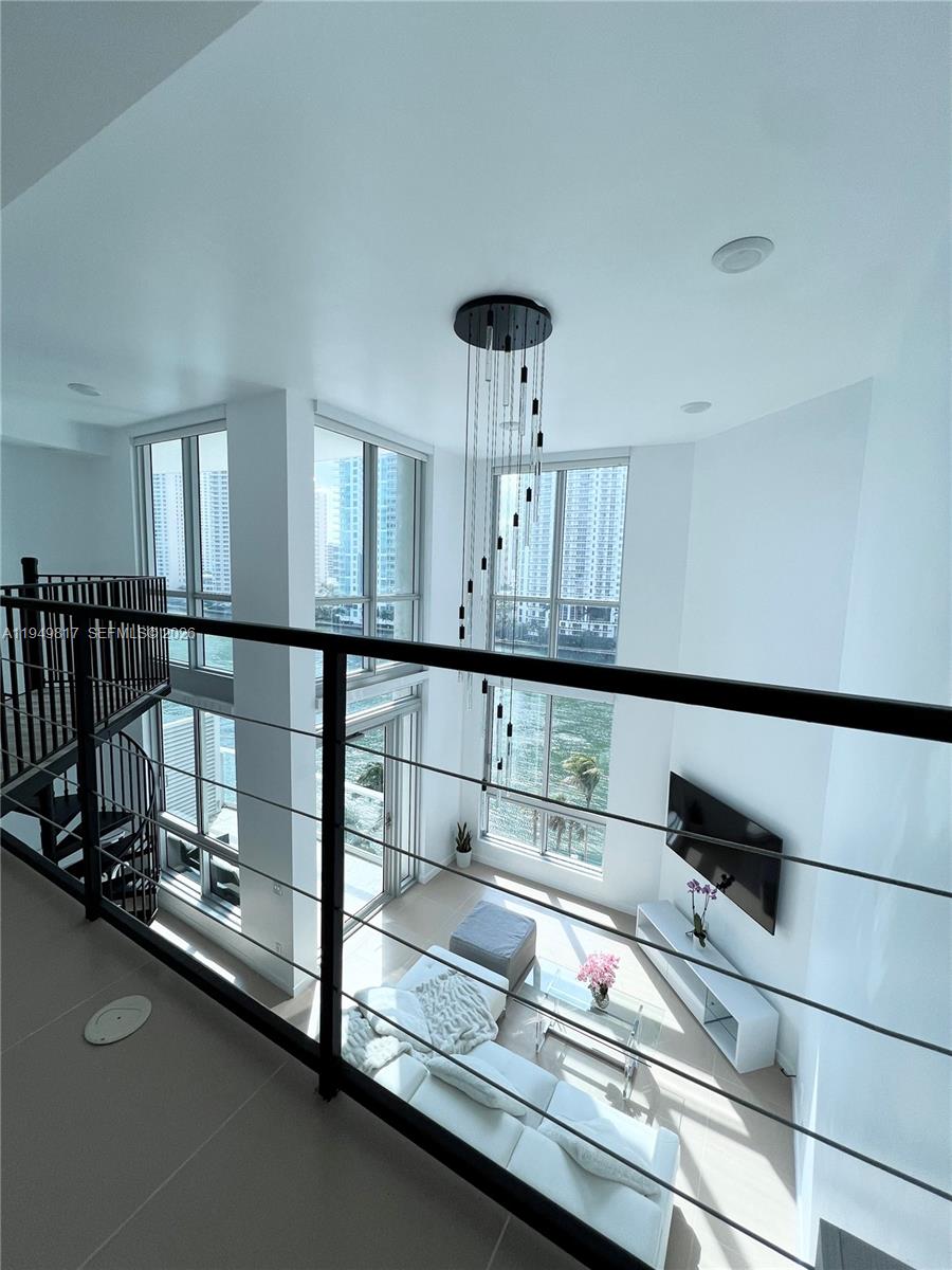 300 S Biscayne Blvd #L-814, Miami FL 33131