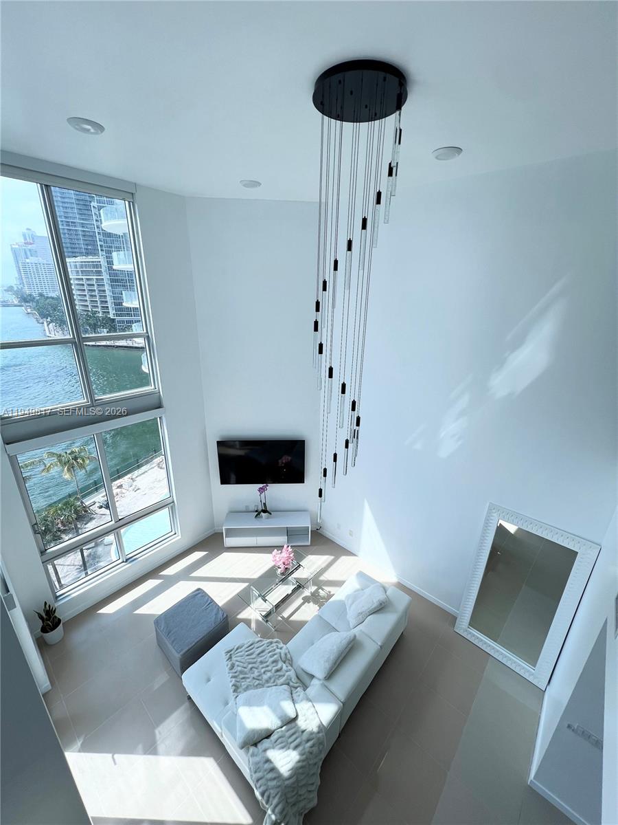 300 S Biscayne Blvd #L-814, Miami FL 33131
