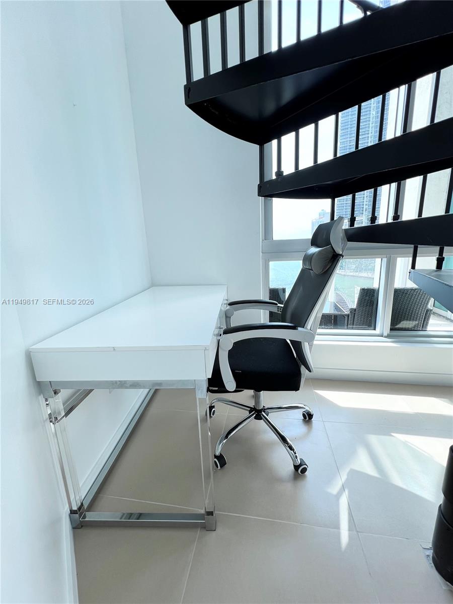 300 S Biscayne Blvd #L-814, Miami FL 33131