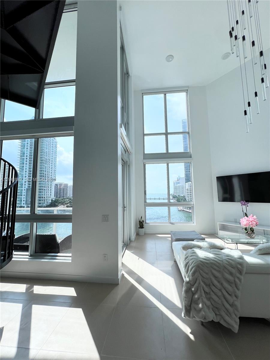 300 S Biscayne Blvd #L-814, Miami FL 33131