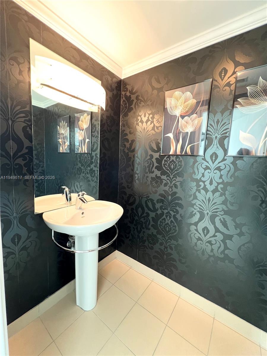 300 S Biscayne Blvd #L-814, Miami FL 33131