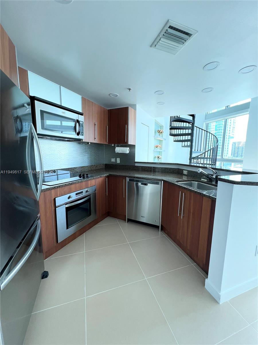 300 S Biscayne Blvd #L-814, Miami FL 33131