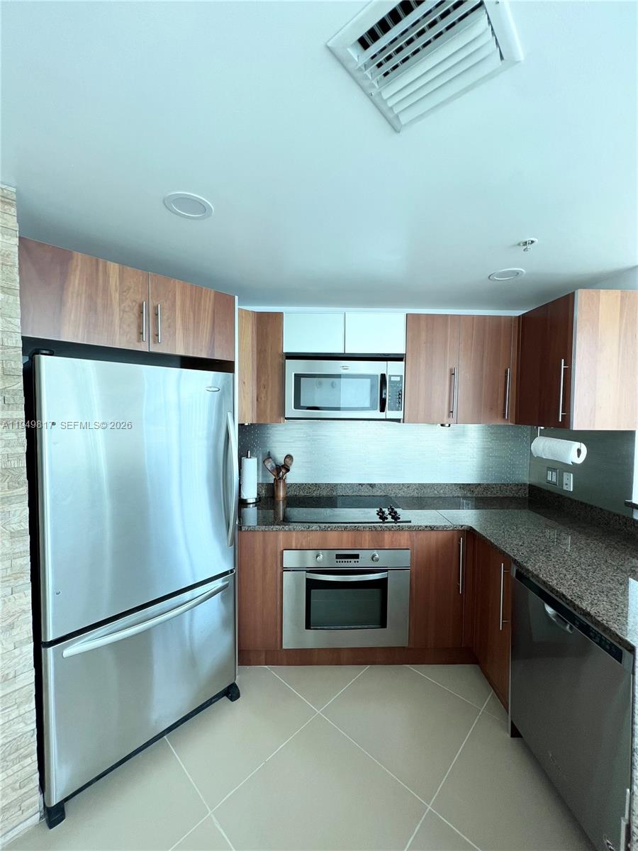 300 S Biscayne Blvd #L-814, Miami FL 33131