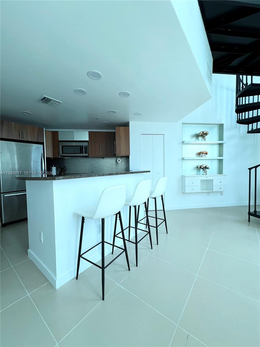 300 S Biscayne Blvd #L-814, Miami FL 33131