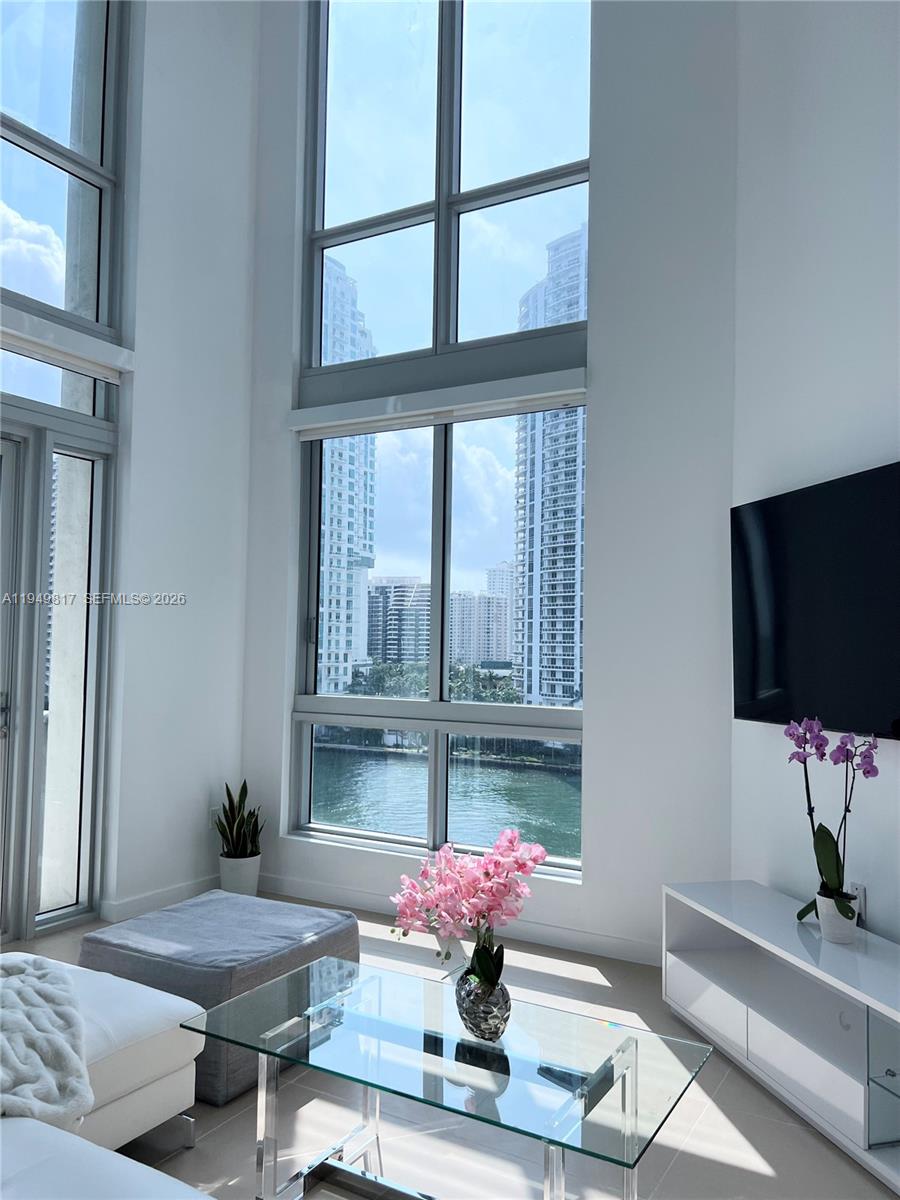 300 S Biscayne Blvd #L-814, Miami FL 33131