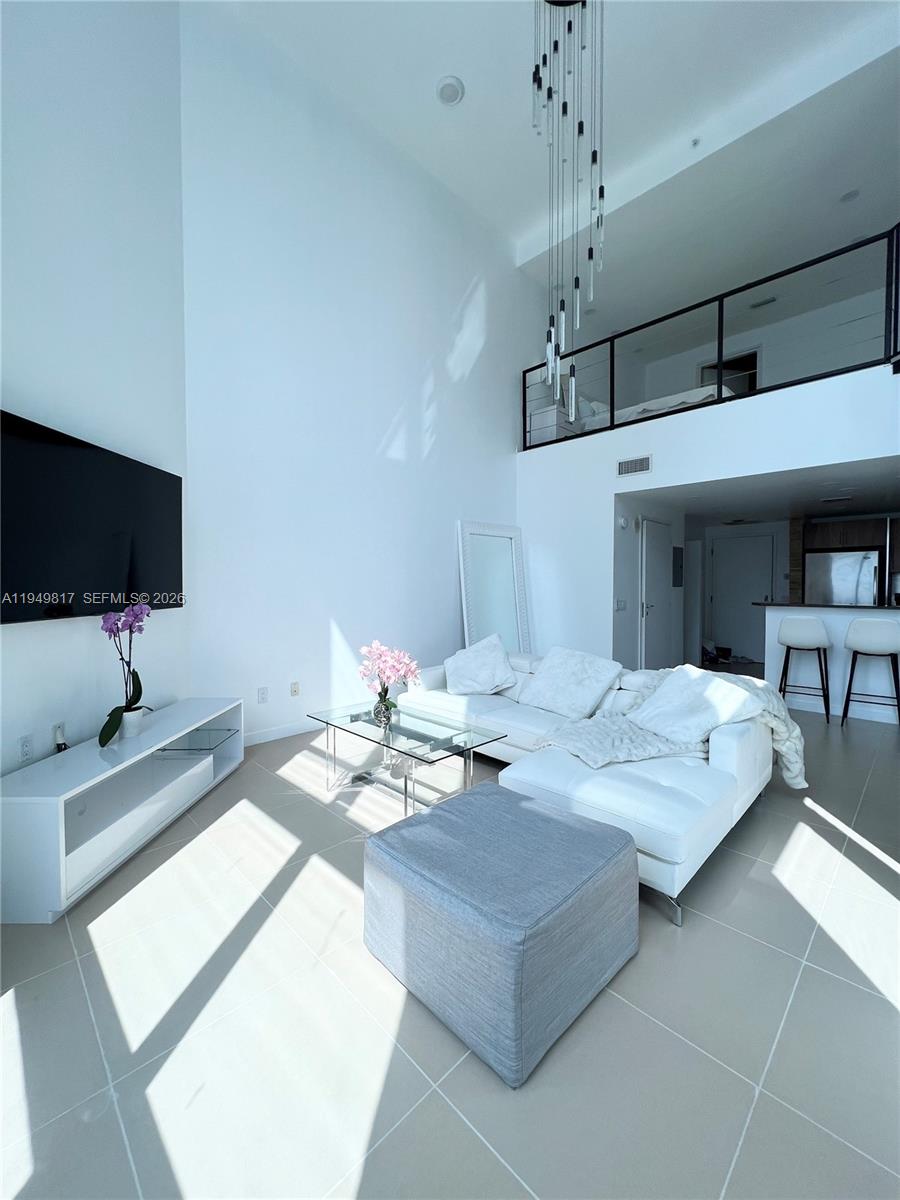 300 S Biscayne Blvd #L-814, Miami FL 33131