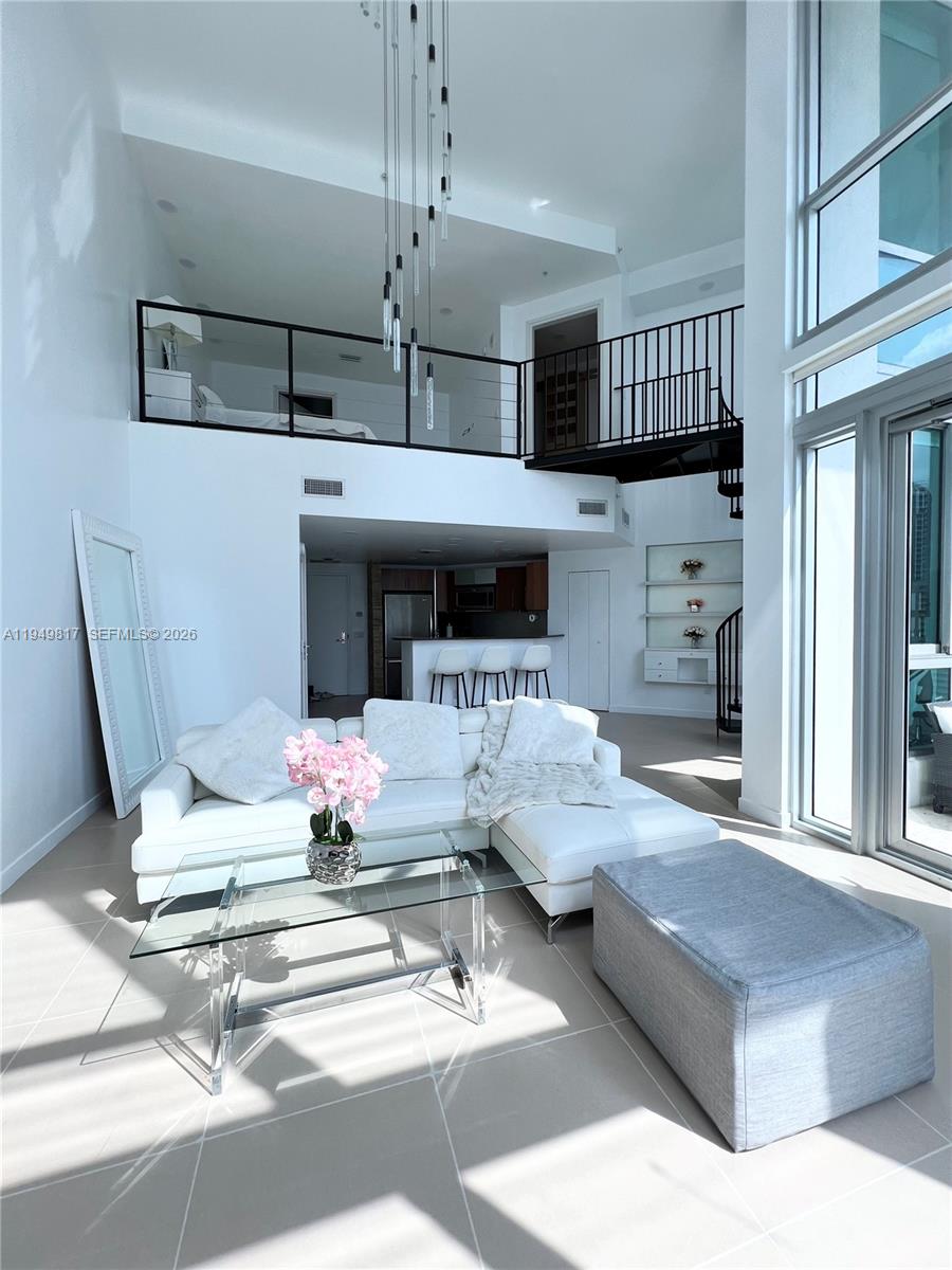 300 S Biscayne Blvd #L-814, Miami FL 33131