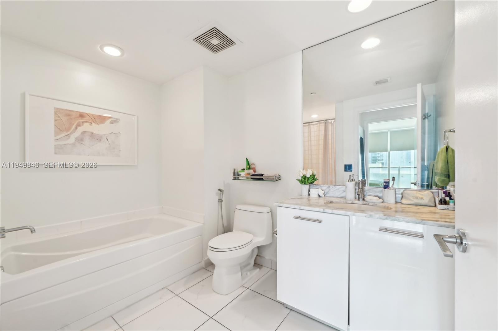 55 SE 6th St #1608, Miami FL 33131