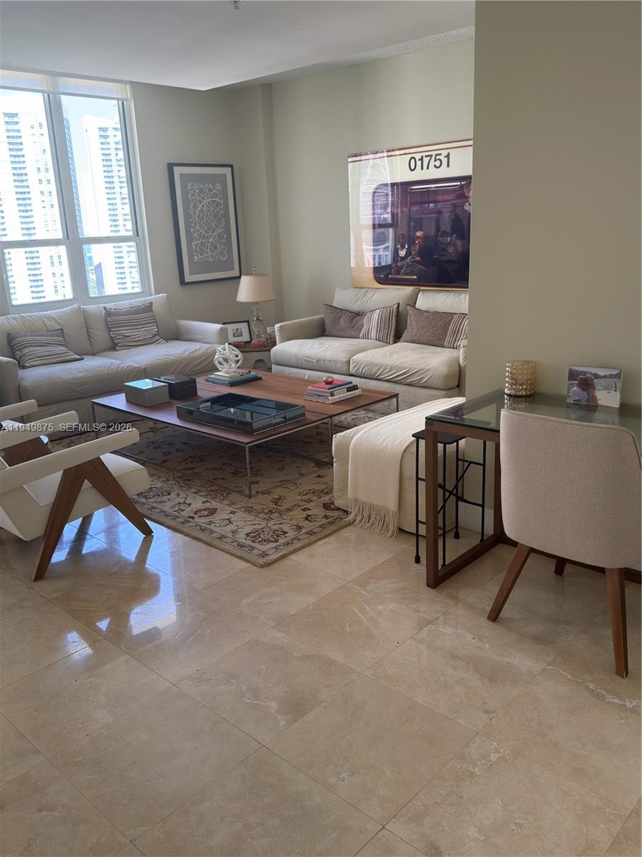 701 Brickell Key Blvd #PH-08, Miami FL 33131