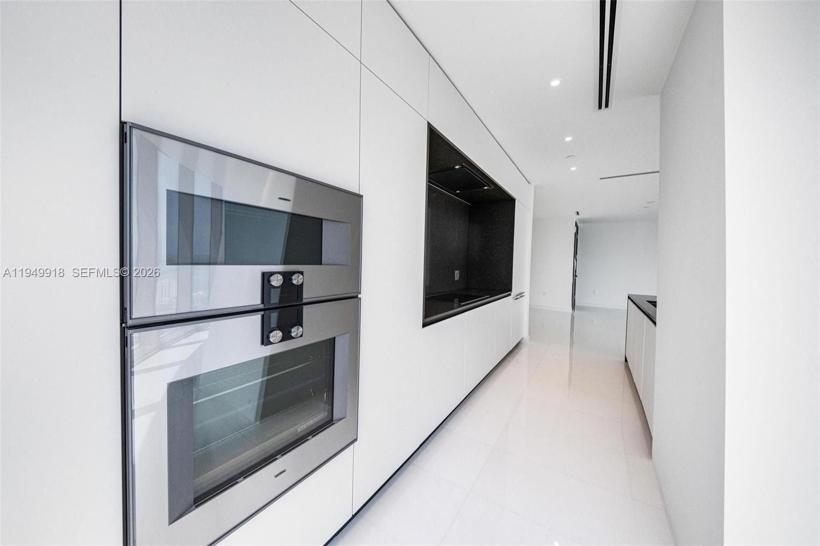 300 Biscayne Boulevard Way #4507W, Miami FL 33131