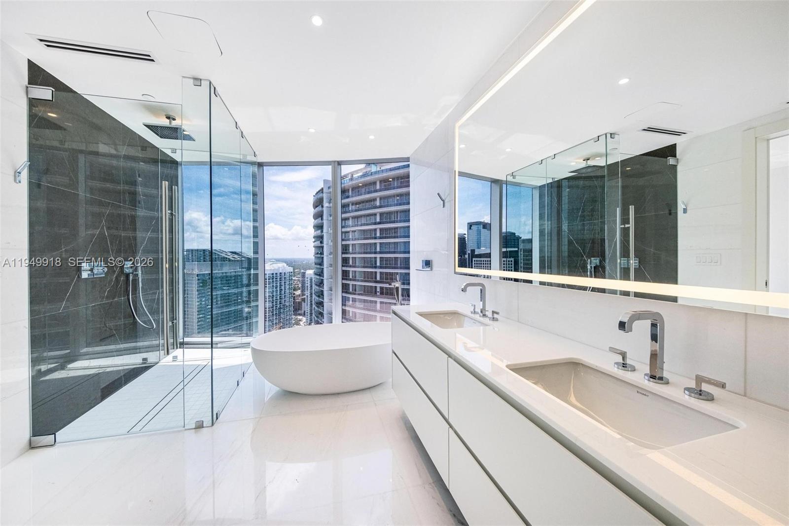 300 Biscayne Boulevard Way #4507W, Miami FL 33131