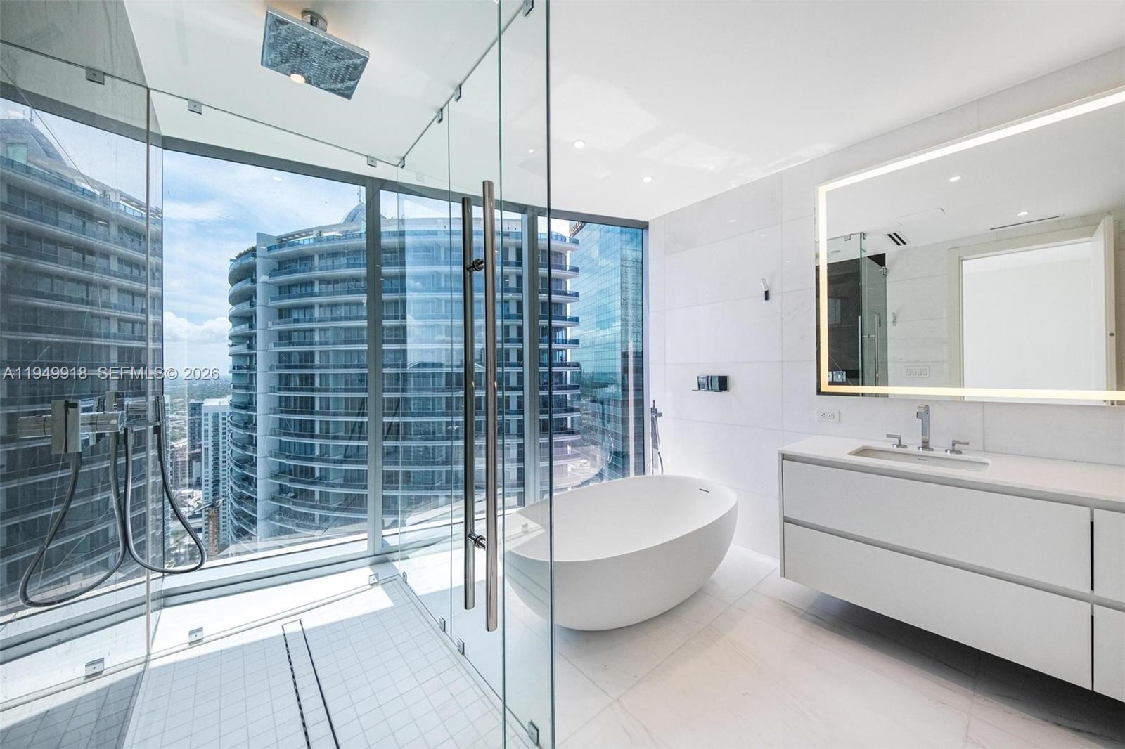 300 Biscayne Boulevard Way #4507W, Miami FL 33131