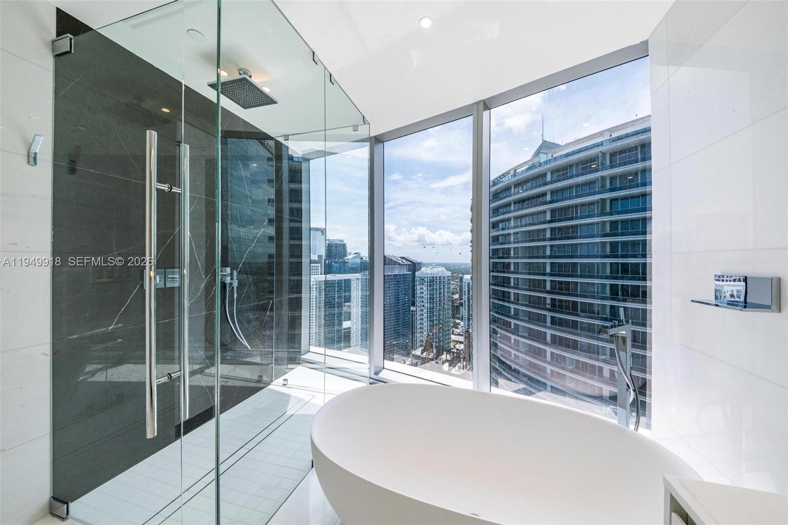 300 Biscayne Boulevard Way #4507W, Miami FL 33131