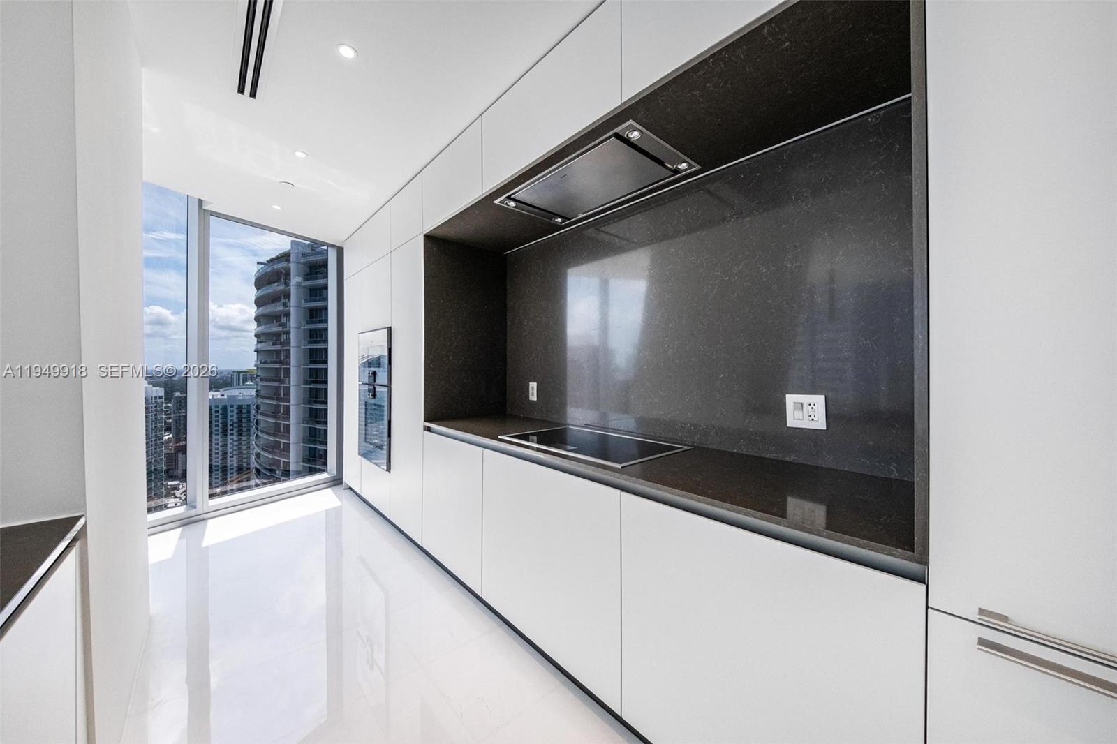 300 Biscayne Boulevard Way #4507W, Miami FL 33131