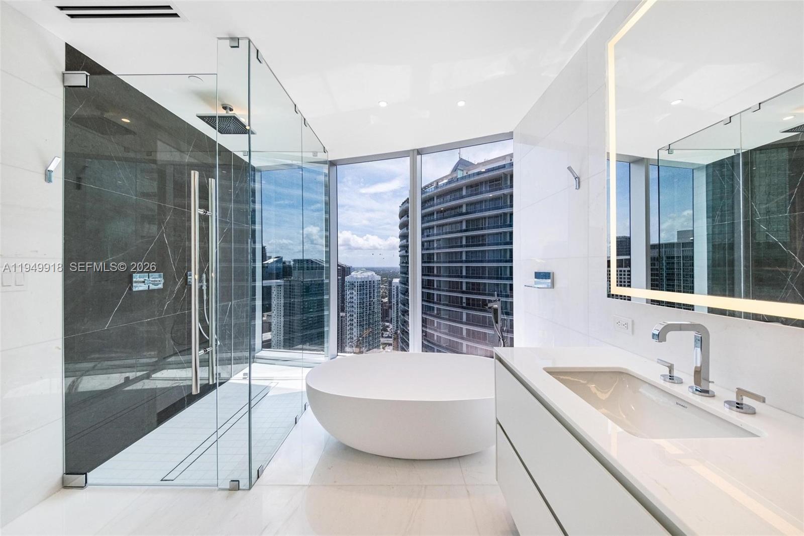 300 Biscayne Boulevard Way #4507W, Miami FL 33131