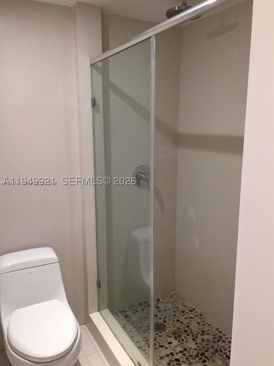 2000 NE 135th St #606, North Miami FL 33181
