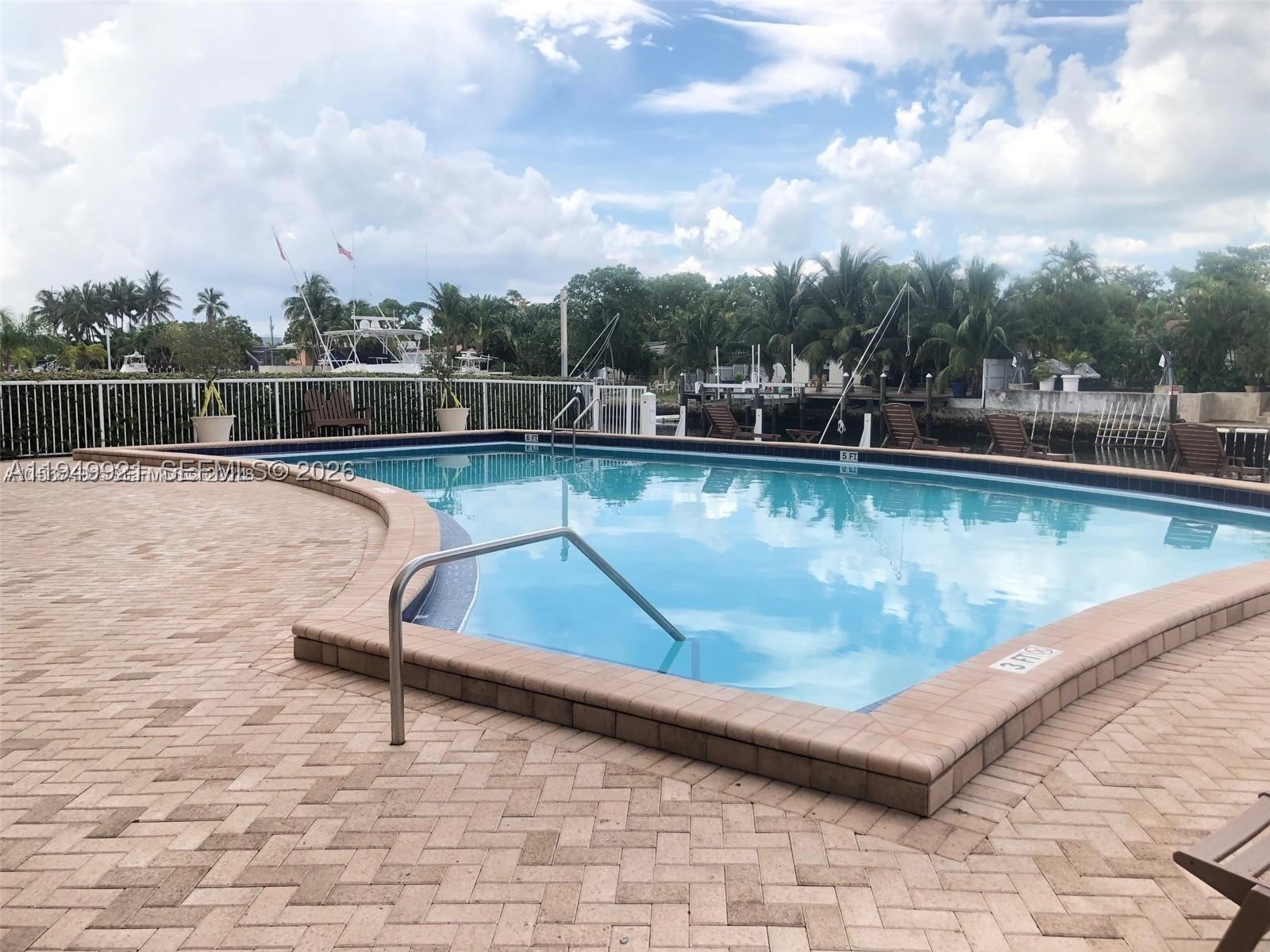 2000 NE 135th St #606, North Miami FL 33181
