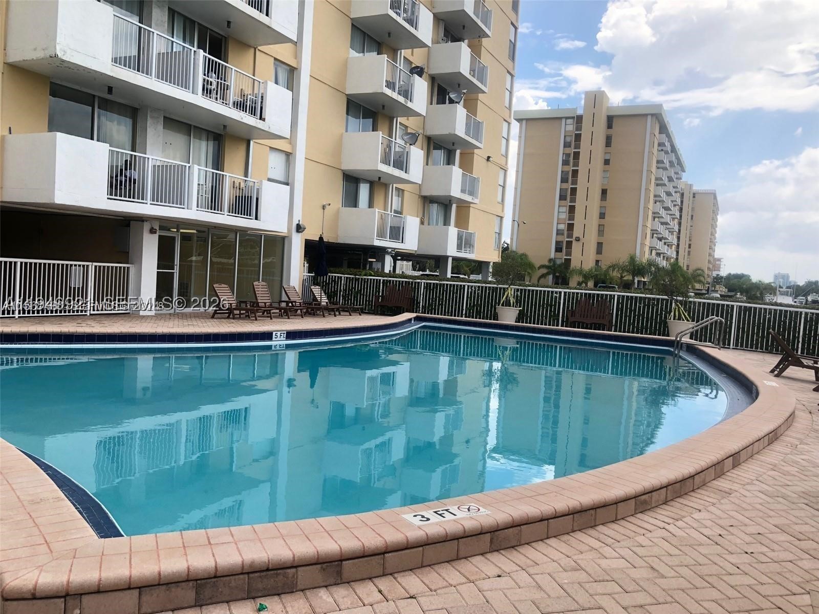 2000 NE 135th St #606, North Miami FL 33181