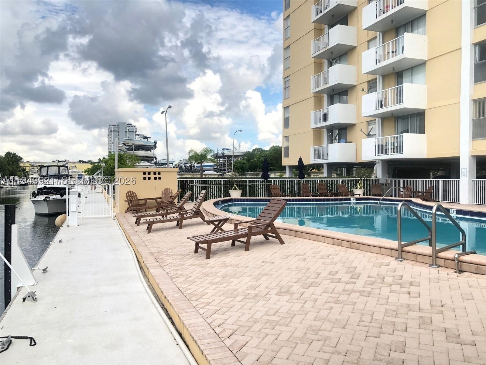 2000 NE 135th St #606, North Miami FL 33181