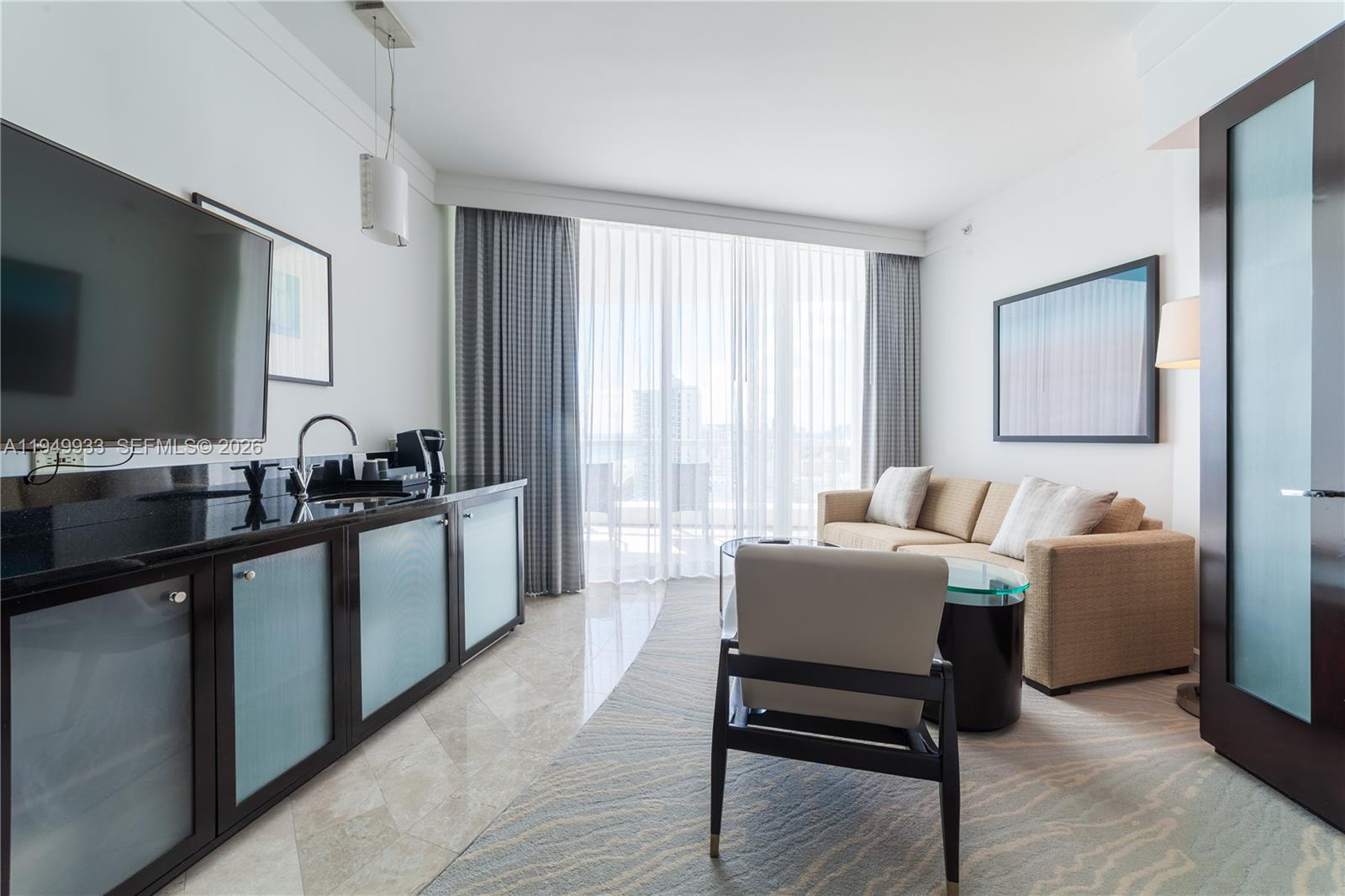 4391 Collins Ave #1914, Miami Beach FL 33140