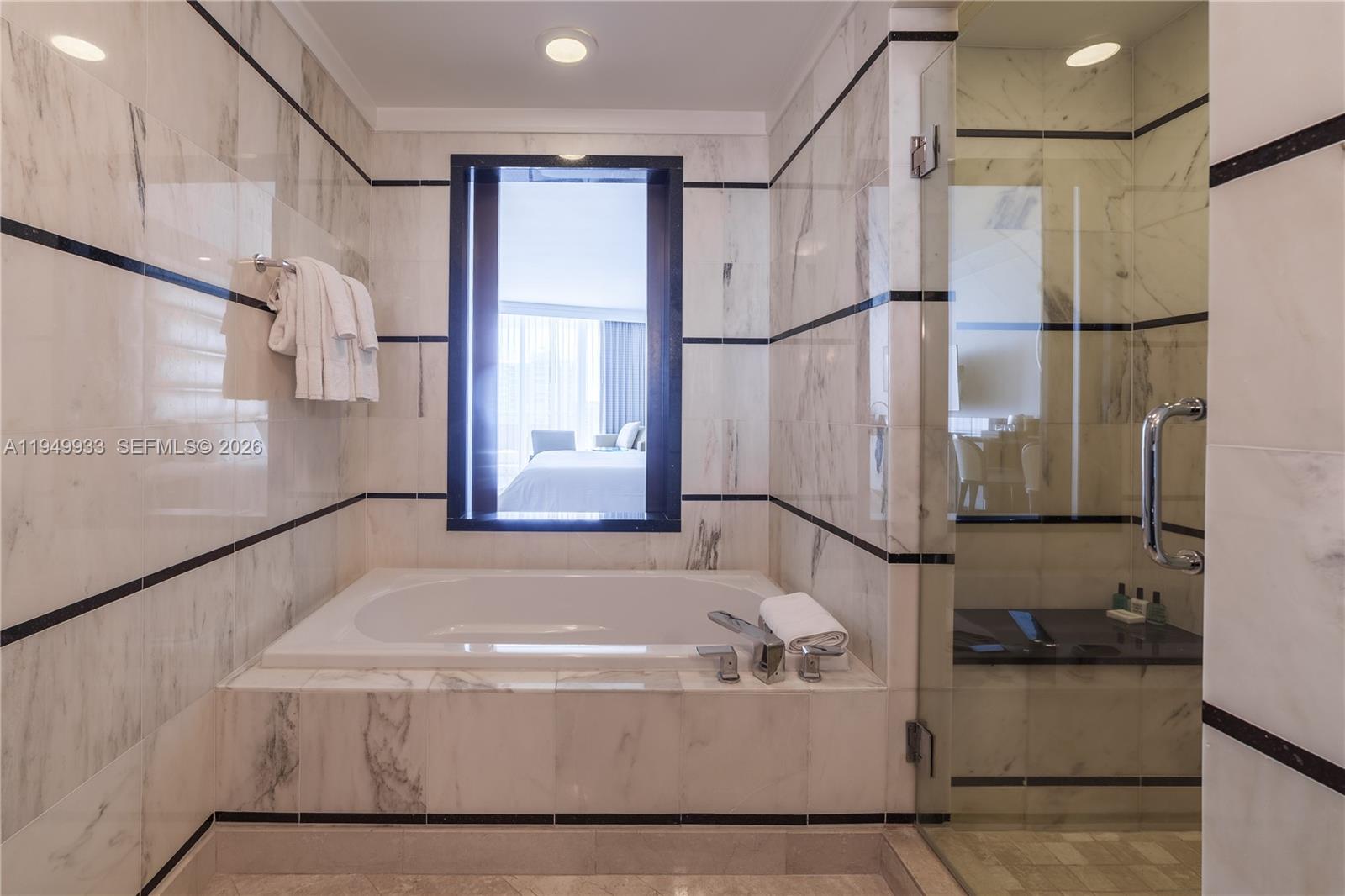 4391 Collins Ave #1914, Miami Beach FL 33140