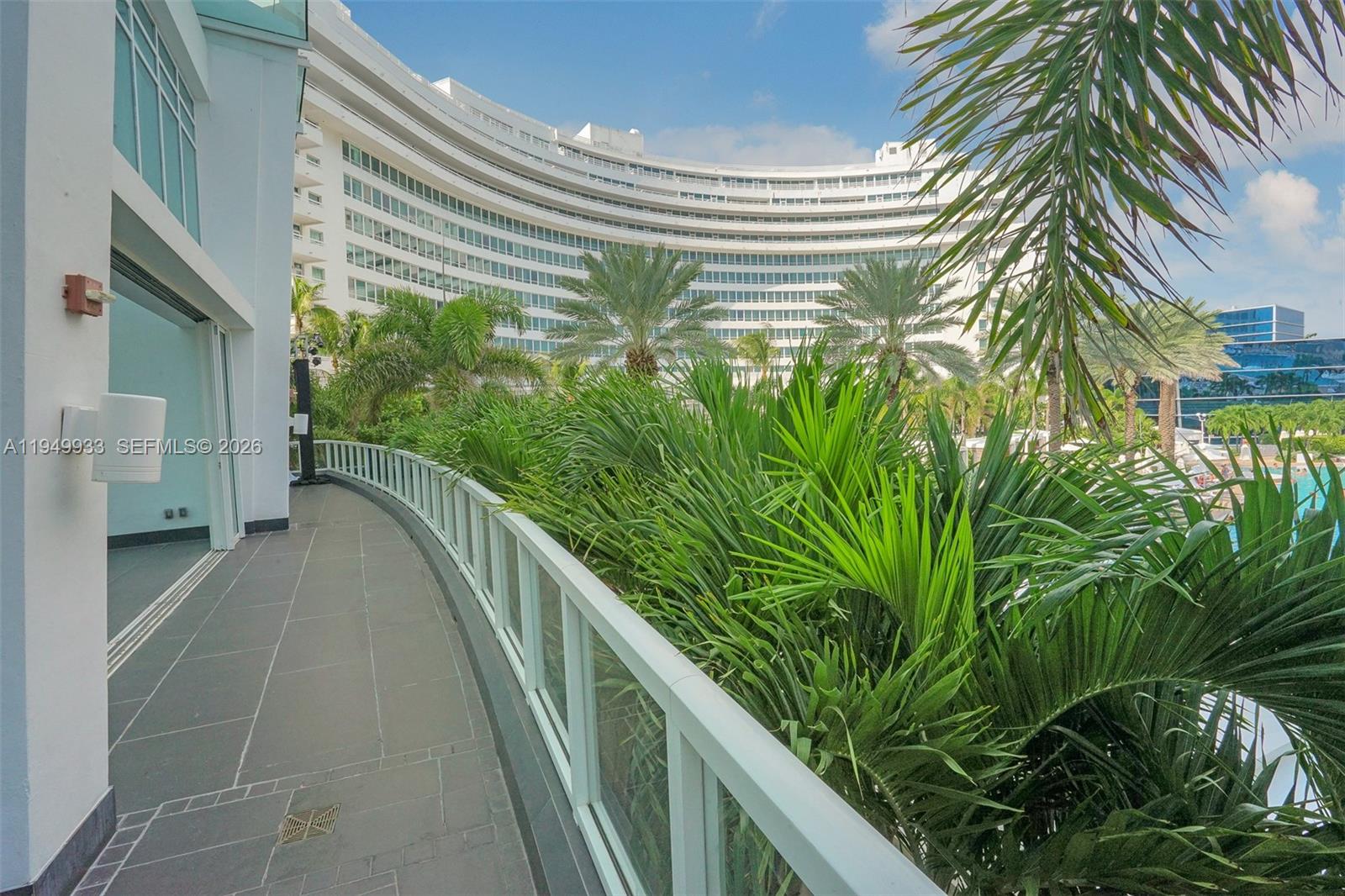 4391 Collins Ave #1914, Miami Beach FL 33140