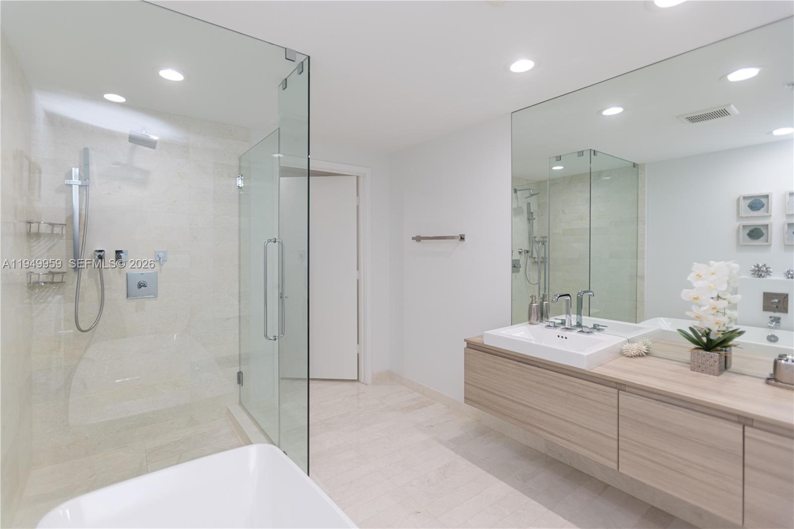 17111 Biscayne Blvd #505, North Miami Beach FL 33160