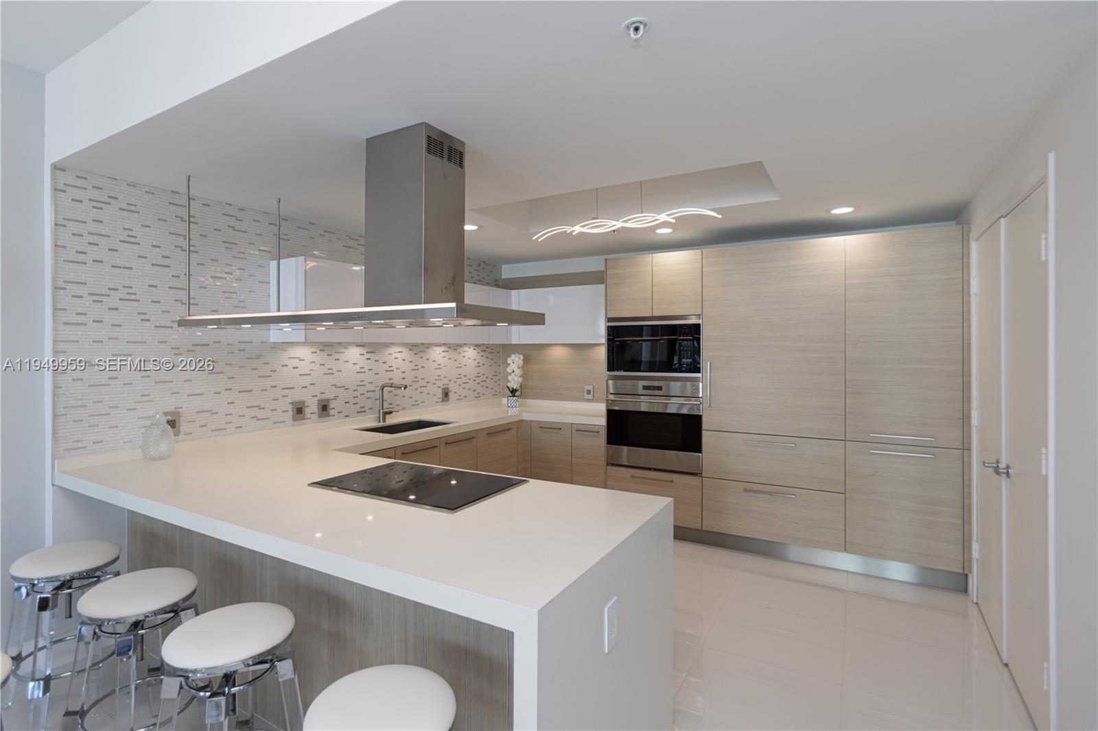 17111 Biscayne Blvd #505, North Miami Beach FL 33160