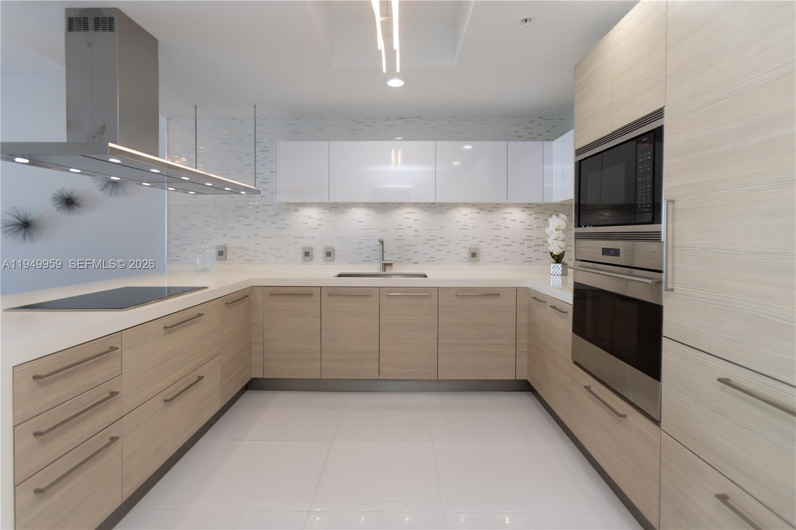 17111 Biscayne Blvd #505, North Miami Beach FL 33160