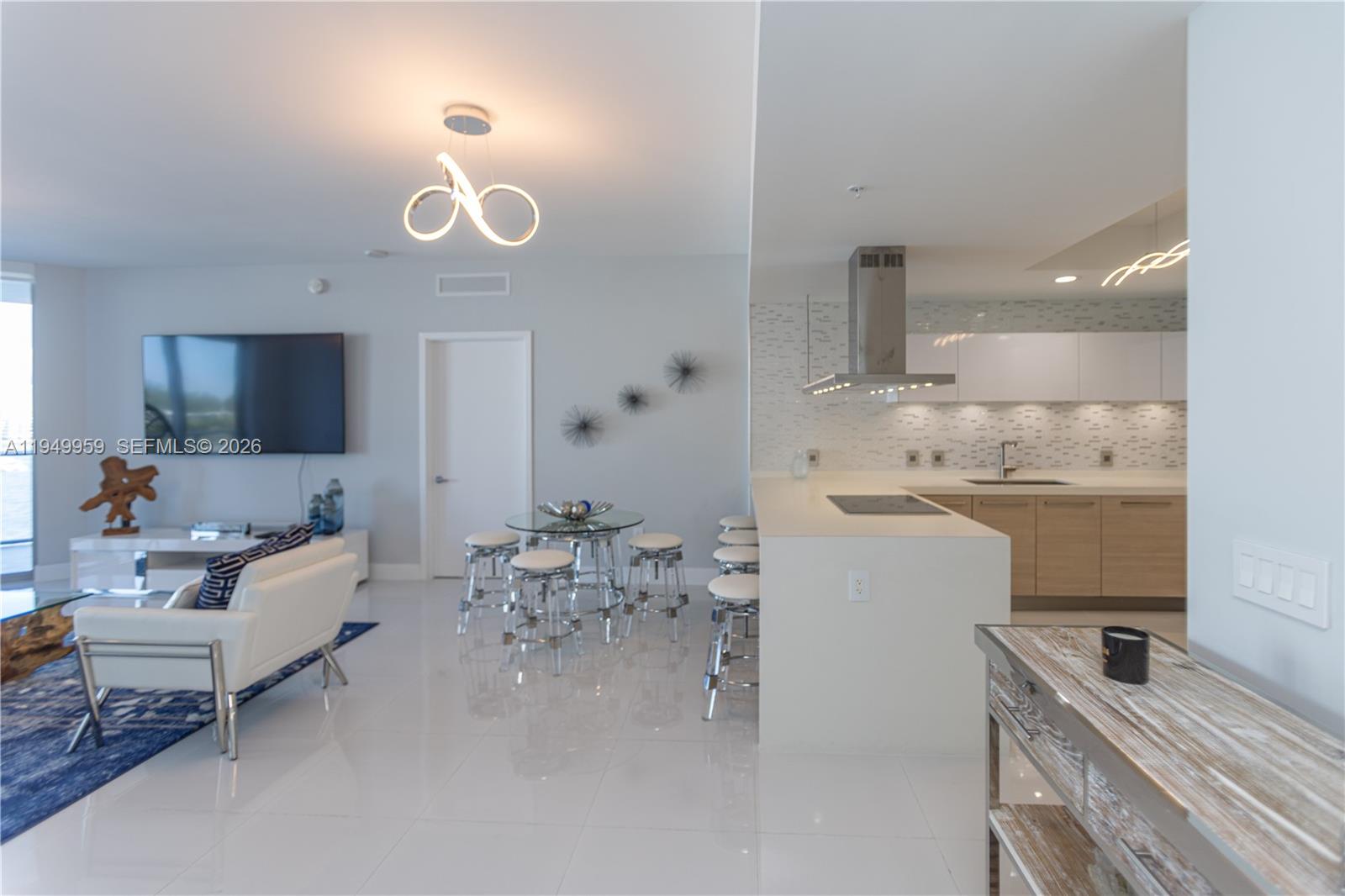 17111 Biscayne Blvd #505, North Miami Beach FL 33160