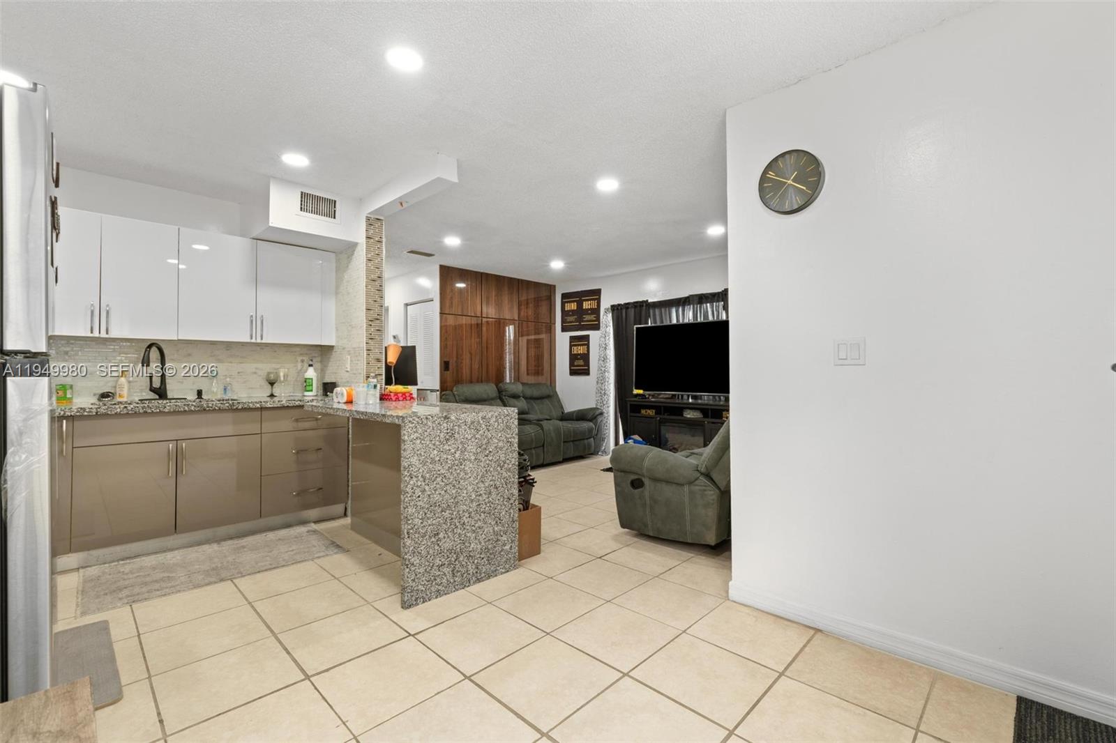 475 NW 210th St #201, Miami Gardens FL 33169