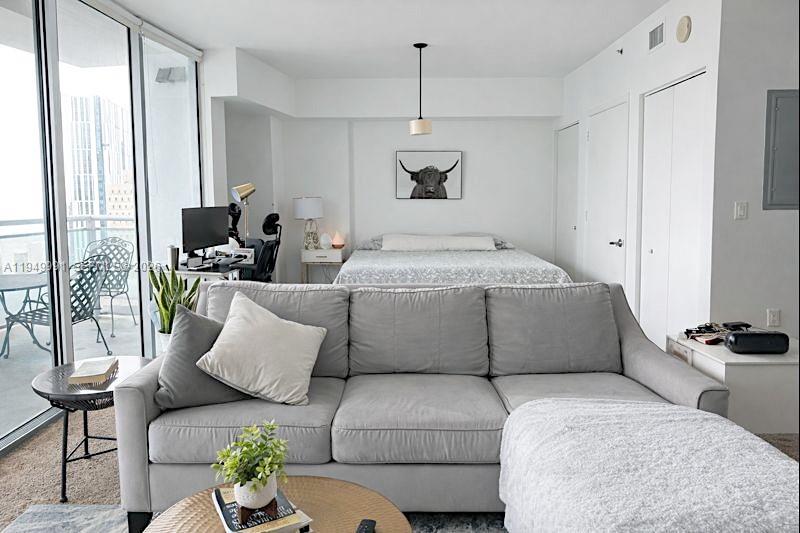 350 S Miami Ave #2215, Miami FL 33130