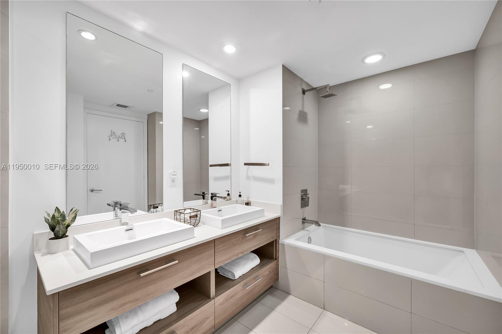 1300 S Miami Ave #4402, Miami FL 33130