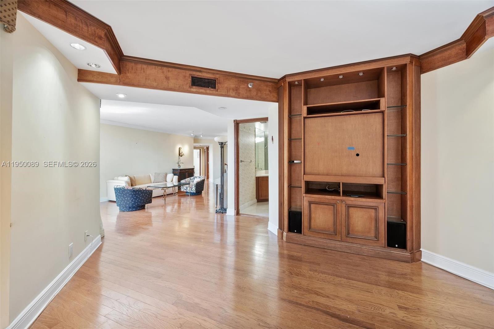 1000 E Island Blvd #803, Aventura FL 33160