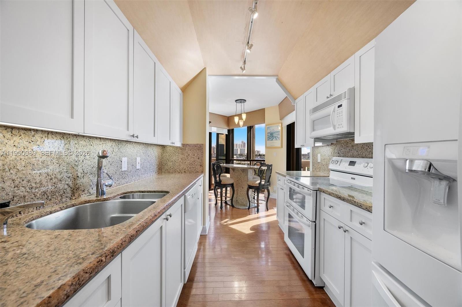 1000 E Island Blvd #803, Aventura FL 33160
