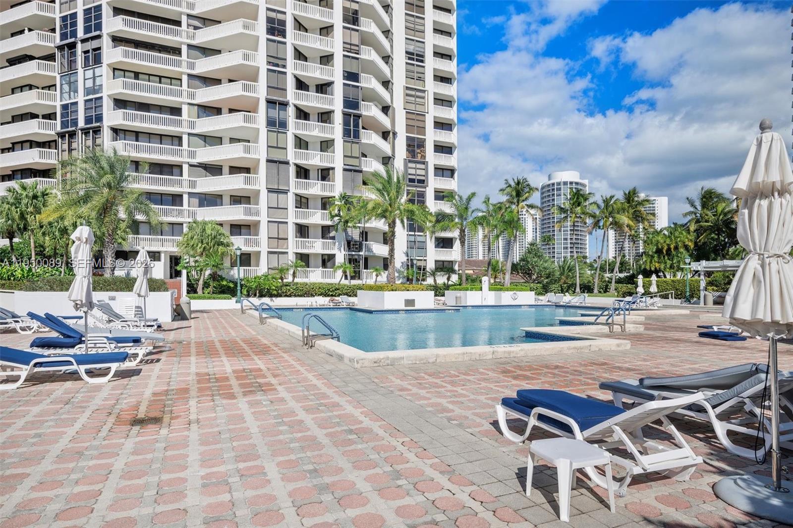 1000 E Island Blvd #803, Aventura FL 33160