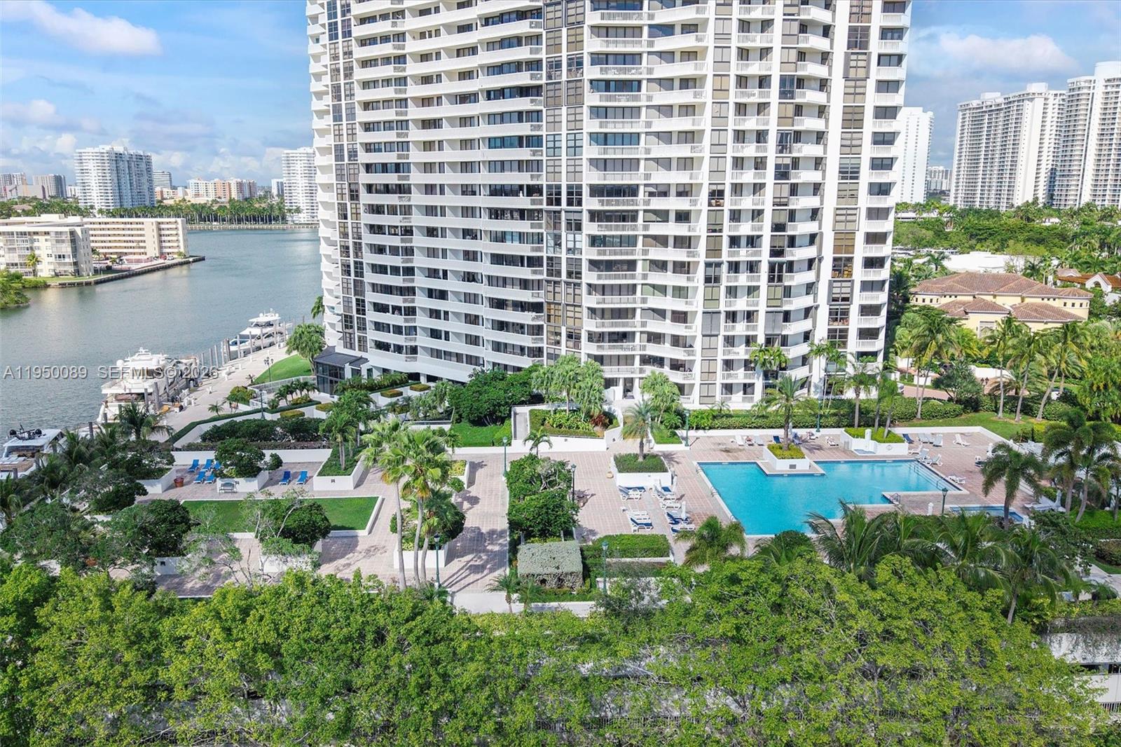1000 E Island Blvd #803, Aventura FL 33160