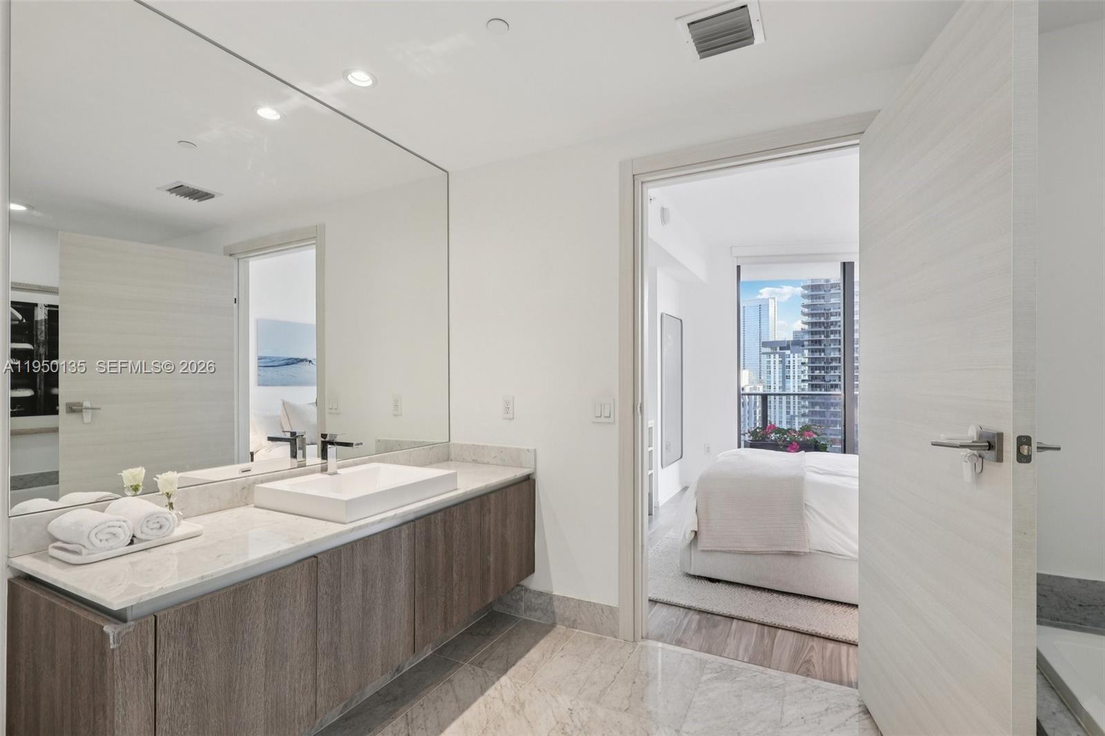 801 S Miami Ave #3802, Miami FL 33130