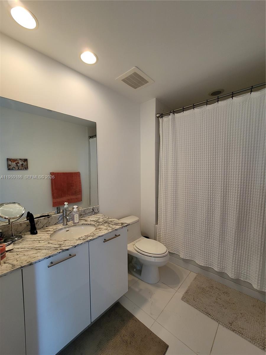 950 Brickell Bay Dr #4108, Miami FL 33131
