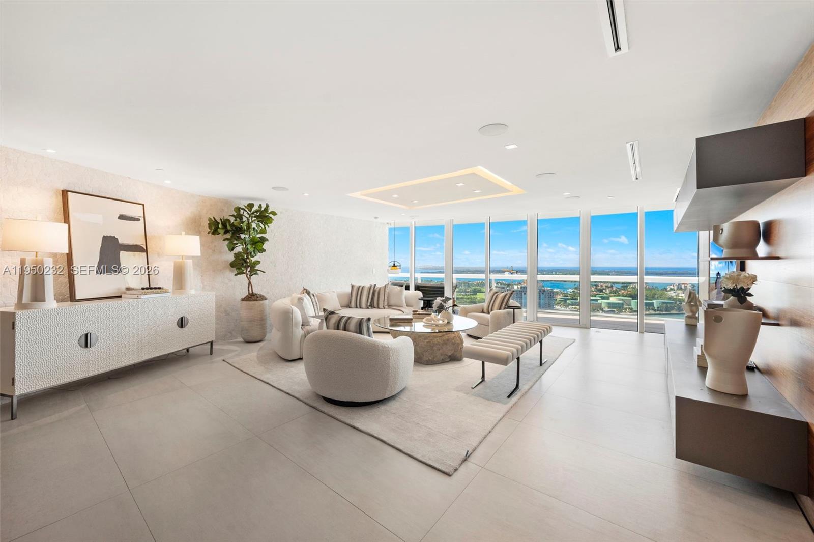 1000 S Pointe Dr #2802, Miami Beach FL 33139