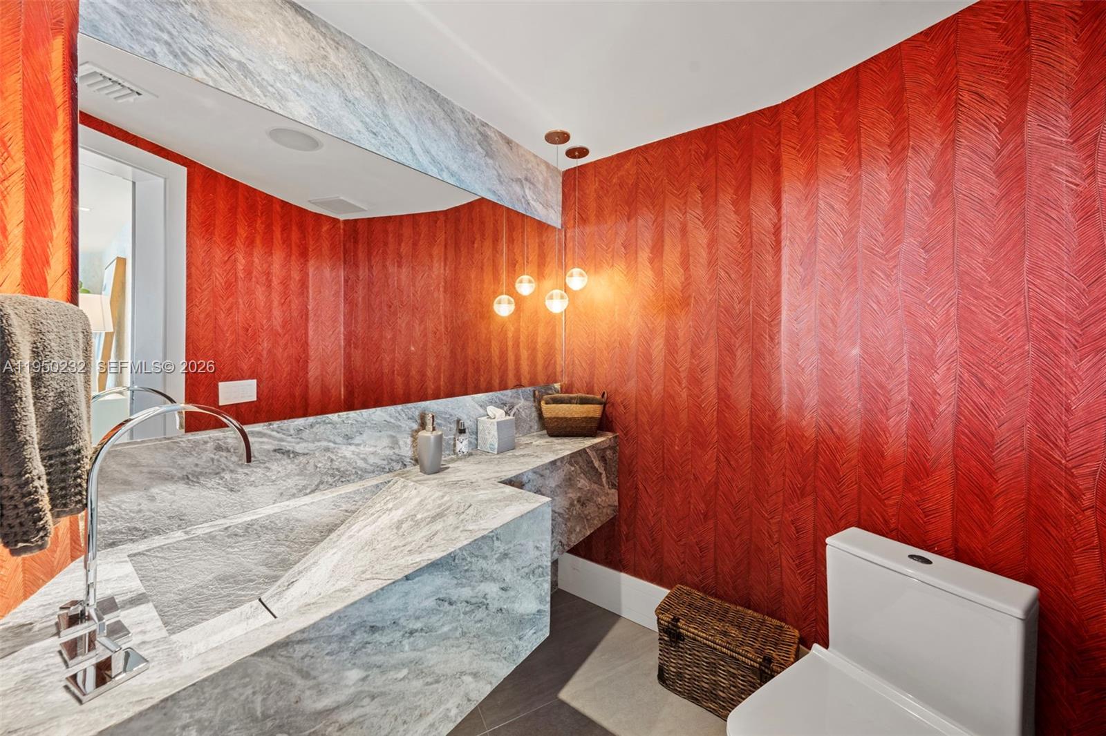 1000 S Pointe Dr #2802, Miami Beach FL 33139