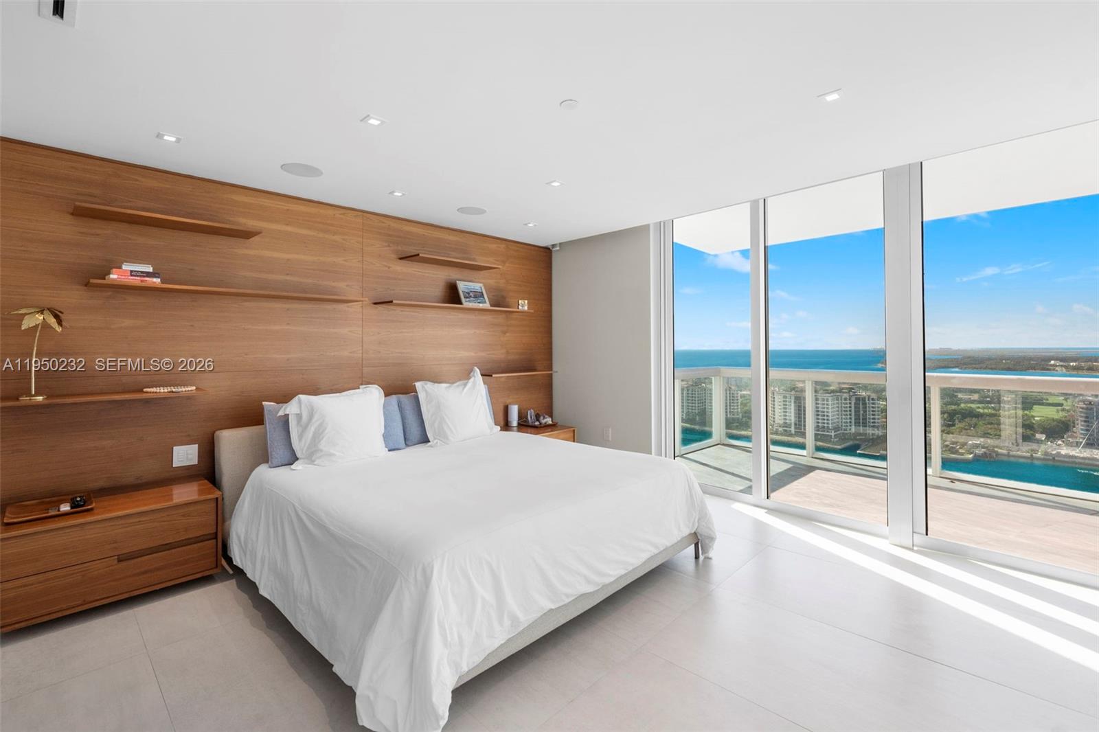 1000 S Pointe Dr #2802, Miami Beach FL 33139