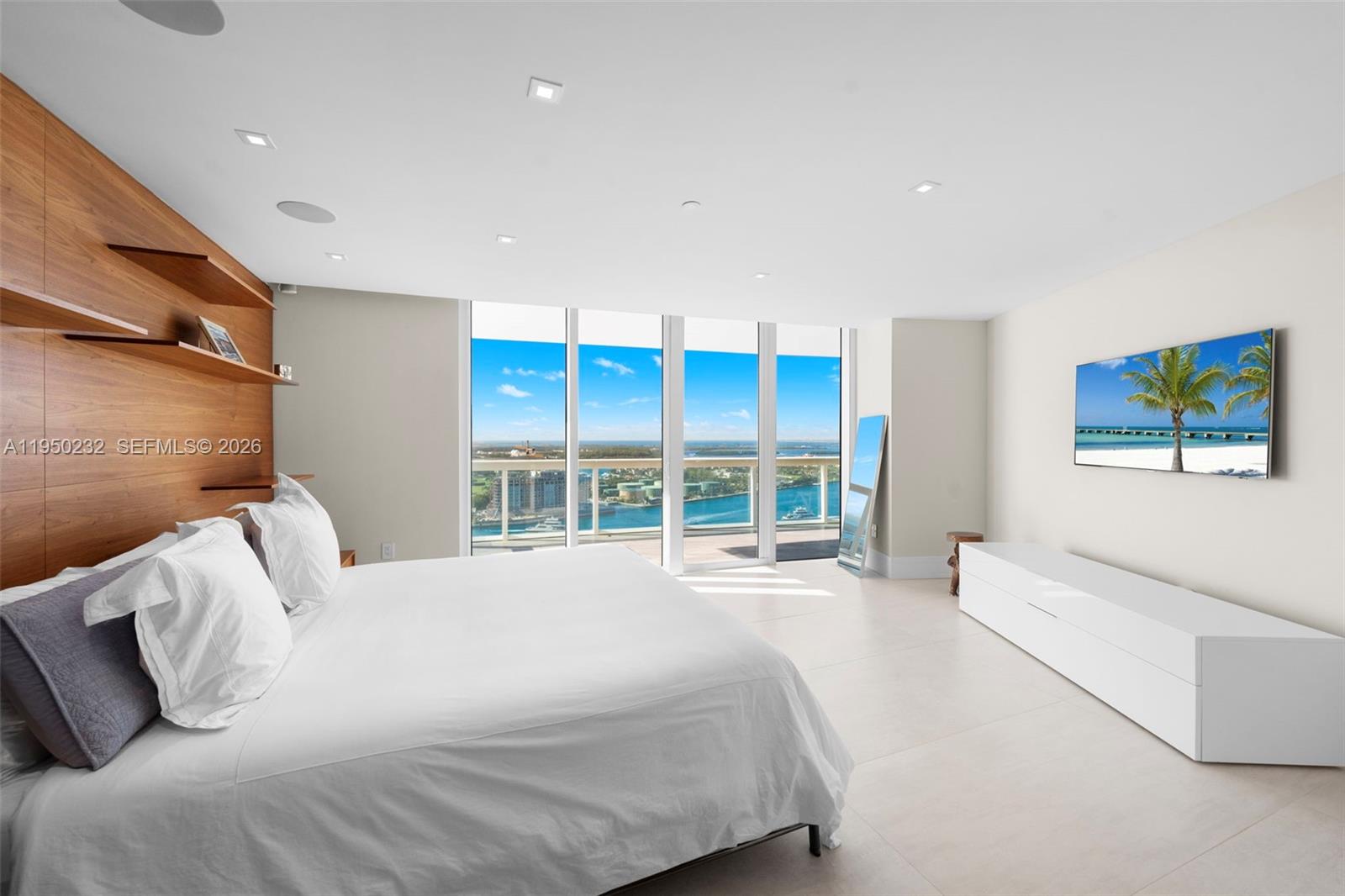 1000 S Pointe Dr #2802, Miami Beach FL 33139