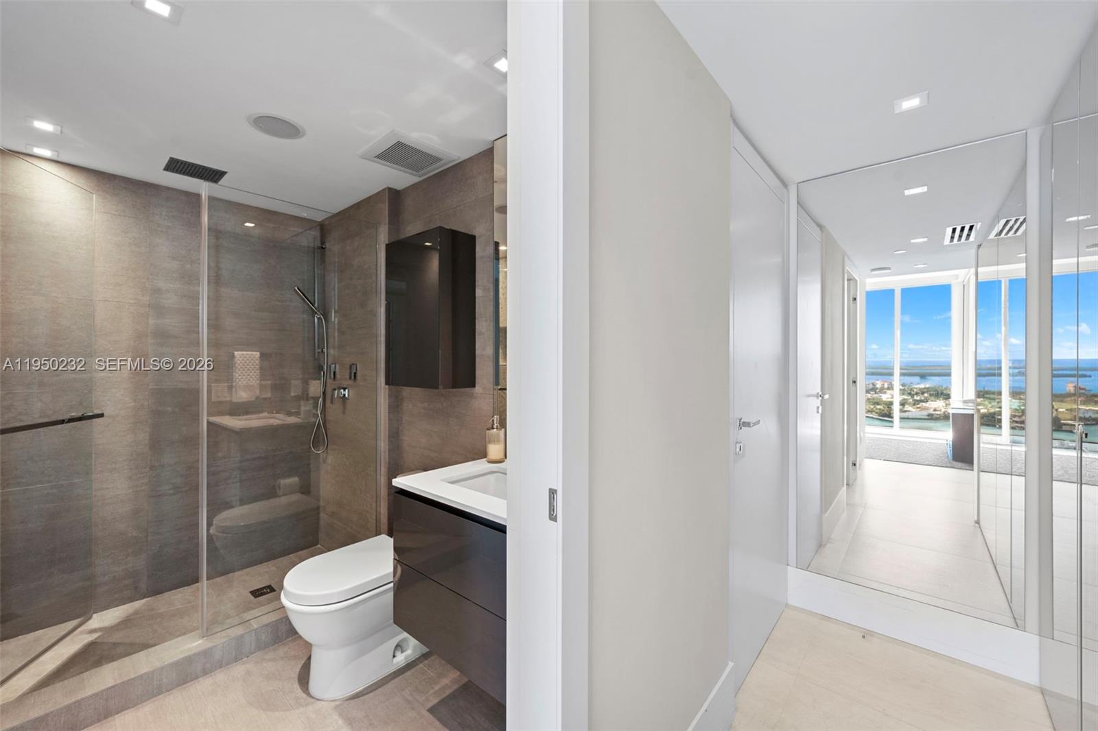 1000 S Pointe Dr #2802, Miami Beach FL 33139