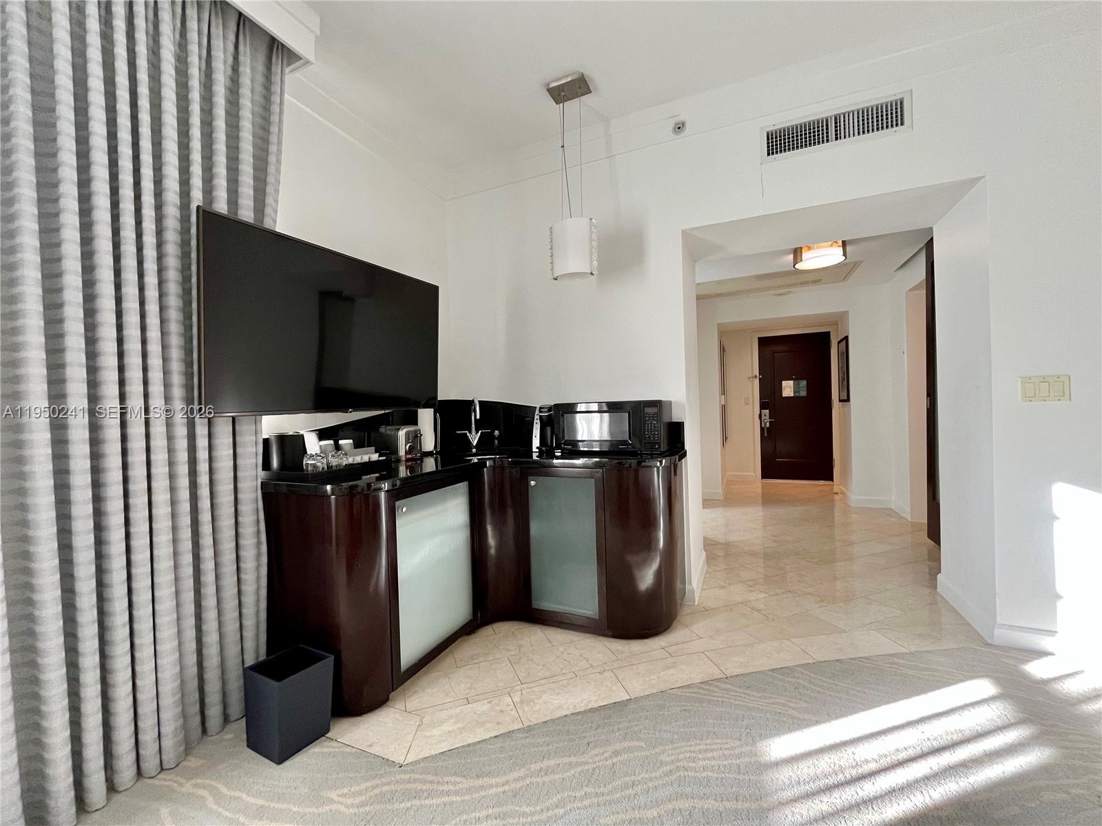 4391 Collins Ave #419, Miami Beach FL 33140