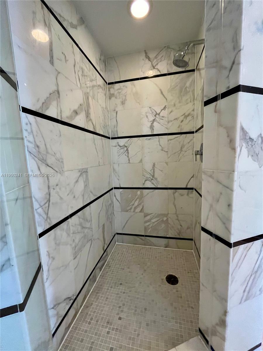 4391 Collins Ave #419, Miami Beach FL 33140