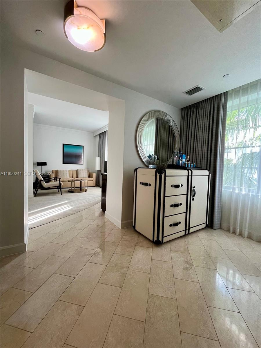 4391 Collins Ave #419, Miami Beach FL 33140