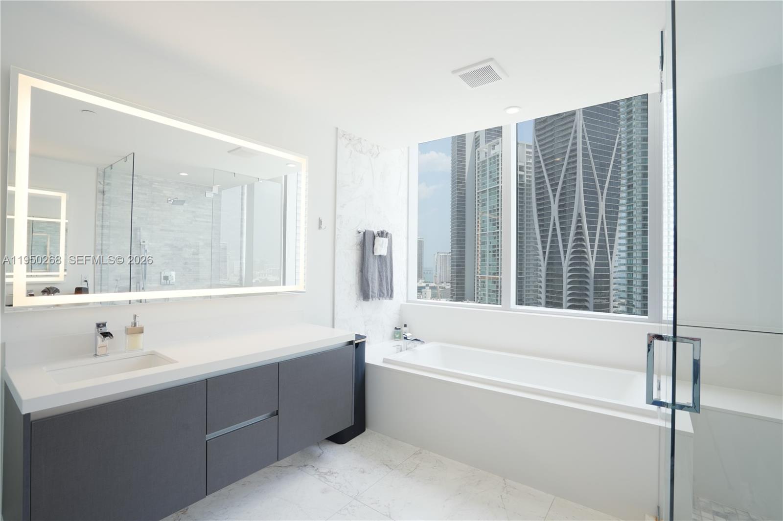 851 NE 1st Ave #2101, Miami FL 33132