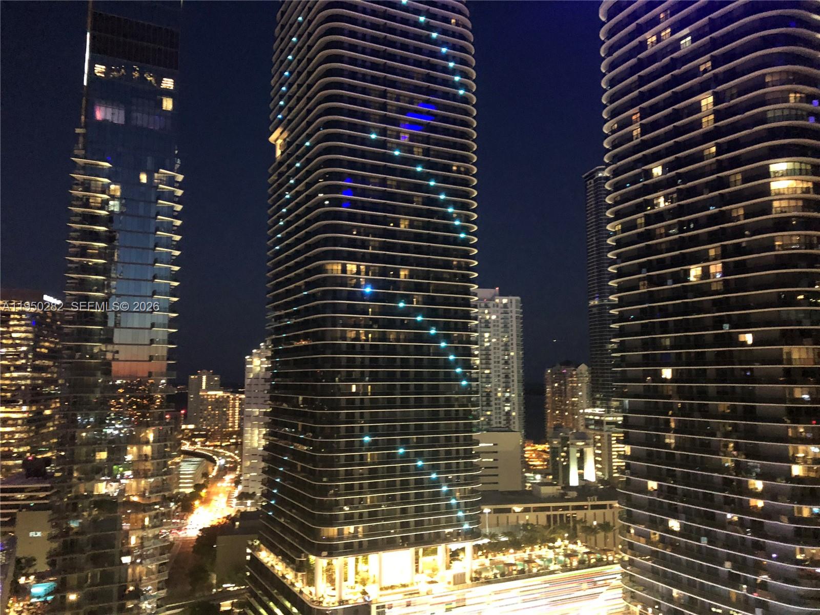 88 SW 7th St #2203, Miami FL 33130